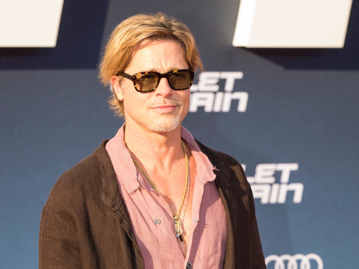 Brad Pitt contestó una pregunta sobre su falda en el estreno de su nueva película ‘Bullet Train’