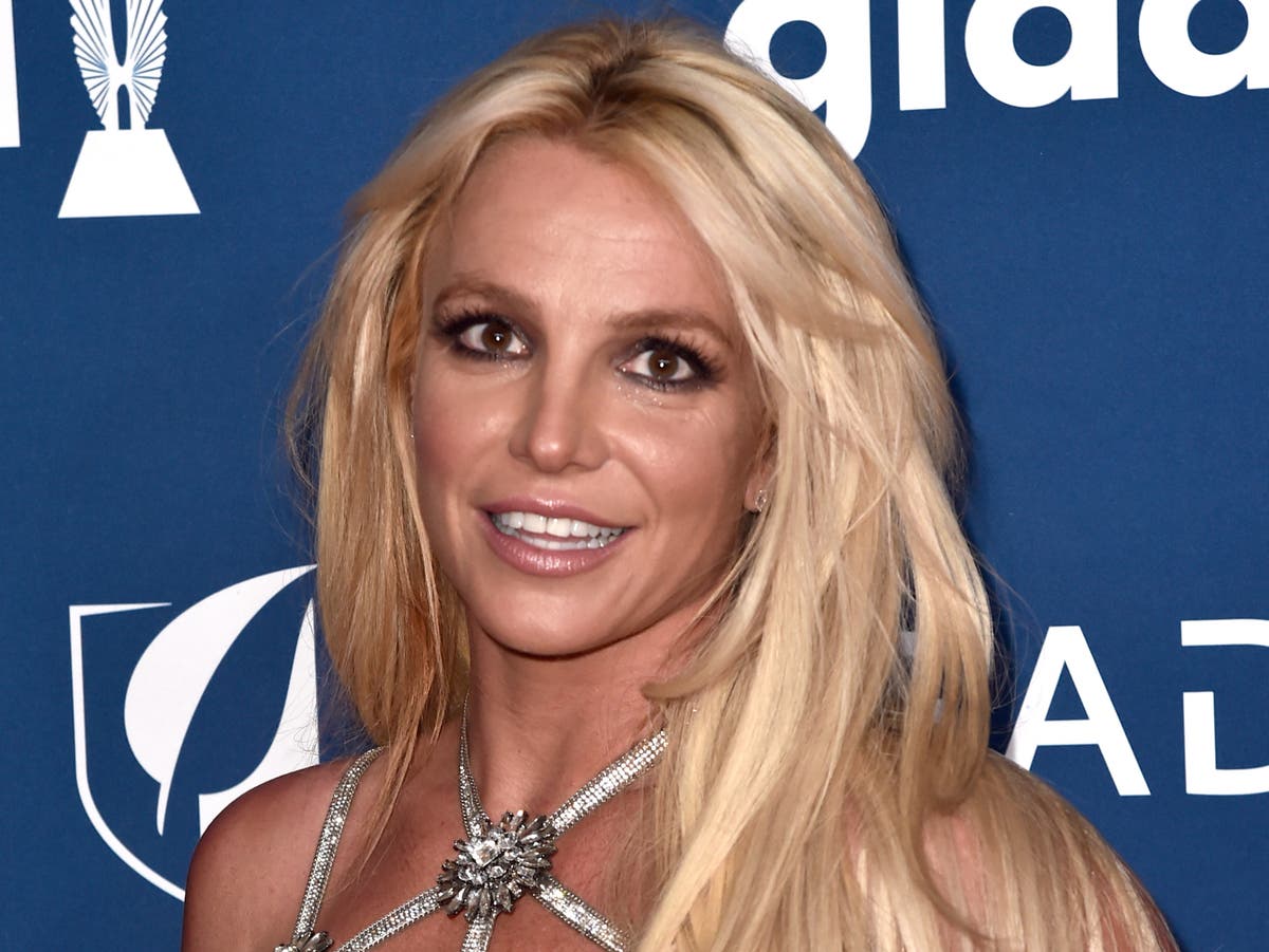 Britney Spears critica a iglesia católica que no le permitió celebrar su boda allí