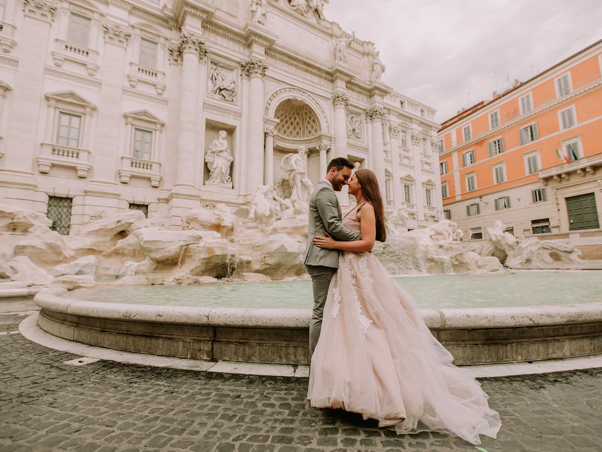 Italia dará $2,200 de estímulo a las parejas que se casan en Roma