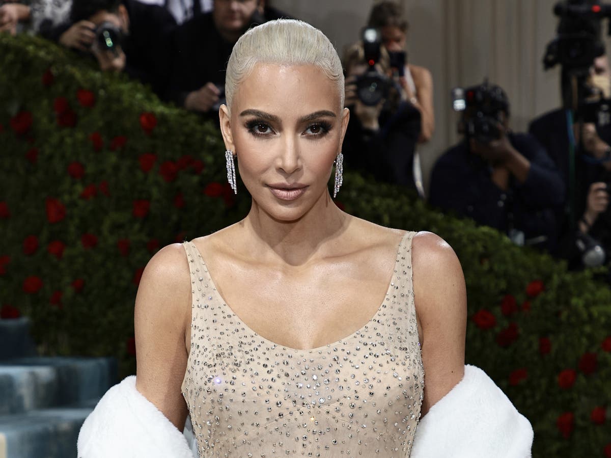 Kim Kardashian: Ripley’s niega las acusaciones de que Kim Kardashian dañó el vestido de Marilyn Monroe