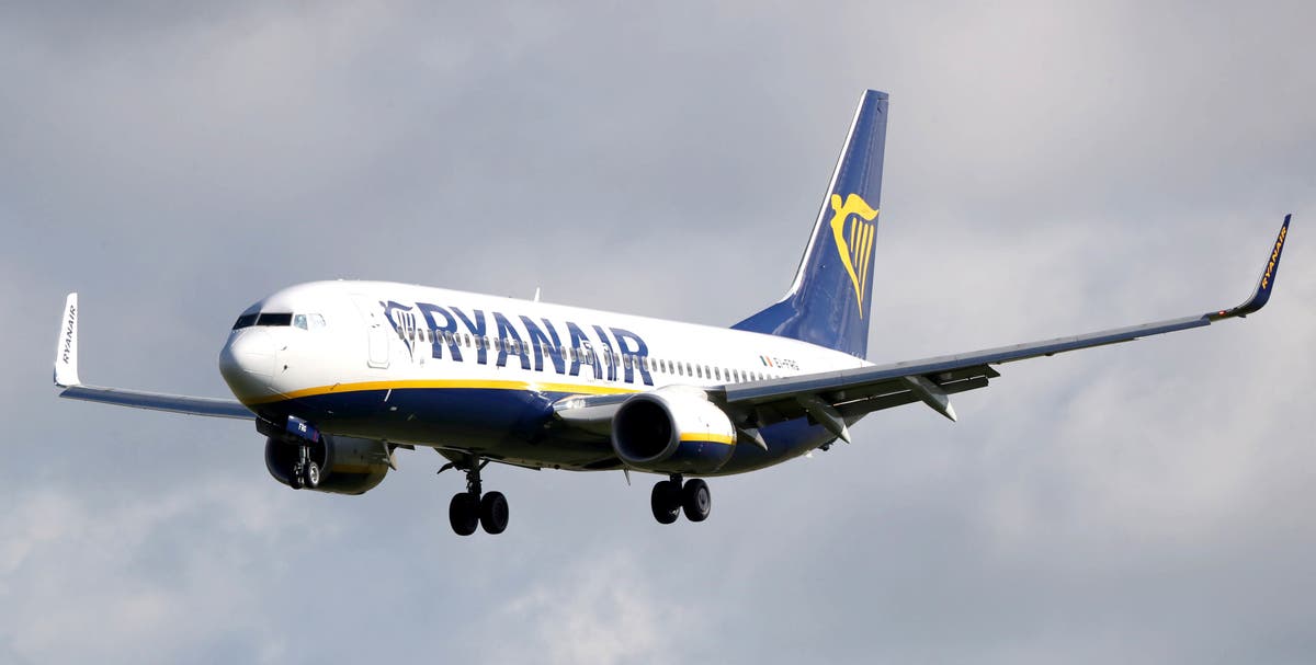Ryanair prohíbe a los pasajeros volar a menos que devuelvan el dinero reembolsado por los viajes de 2020