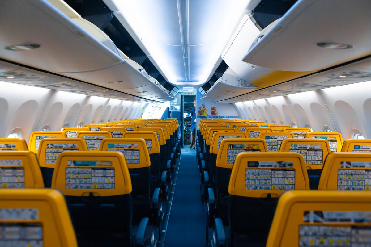 Un niño sufre durante un vuelo porque la filial de Ryanair cedió su asiento ya reservado a otro pasajero