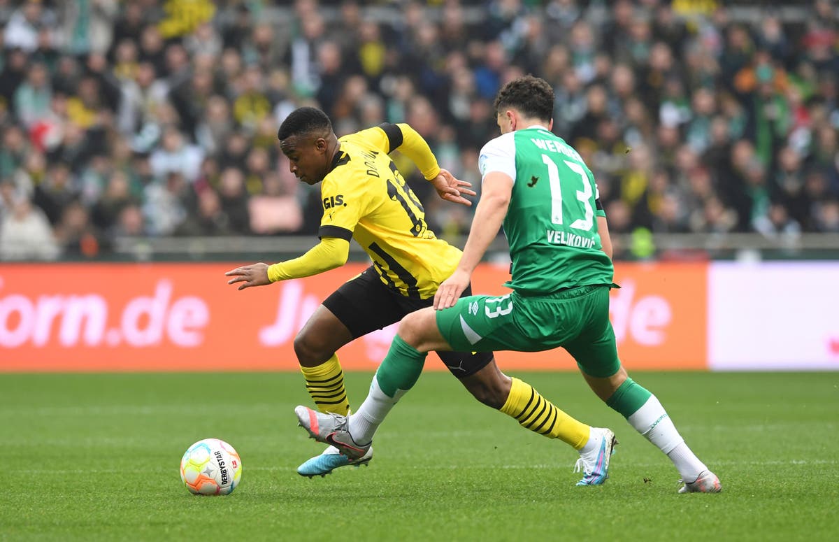 Dortmund: Moukoko se perderá 6 semanas por una lesión en el tobillo