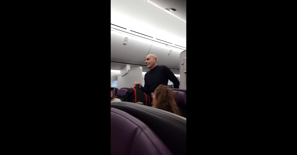 United Airlines: pasajero causa secuestro de vuelo por sentarse en el asiento de la tripulación mientras espera para usar el baño