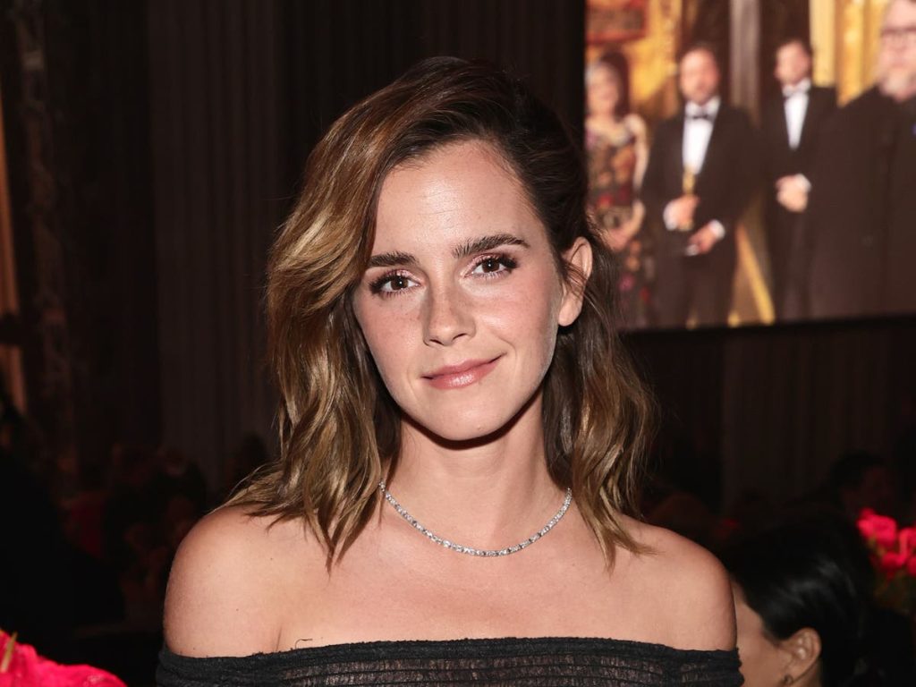 Emma Watson: La actriz de Harry Potter confunde a los fans con vestido que parece estar “flotando”